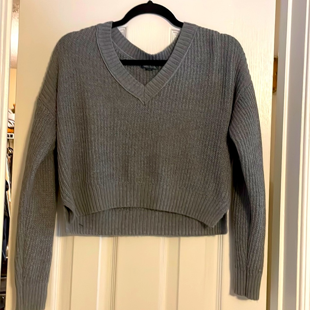 Wild fable v neck cropped gray sweater size s